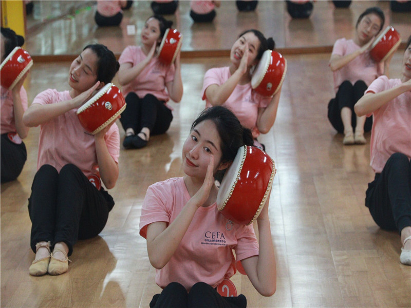 教育学院中国民族民间舞师资培训班 圆满落幕