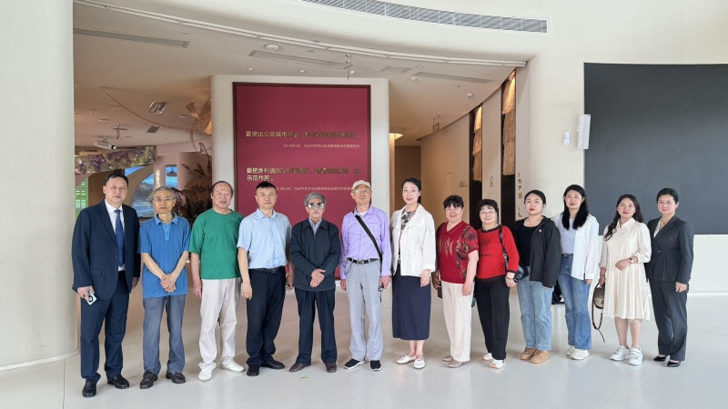 教育学院领导老师一行参观成都公园城市教育实践基地.jpg